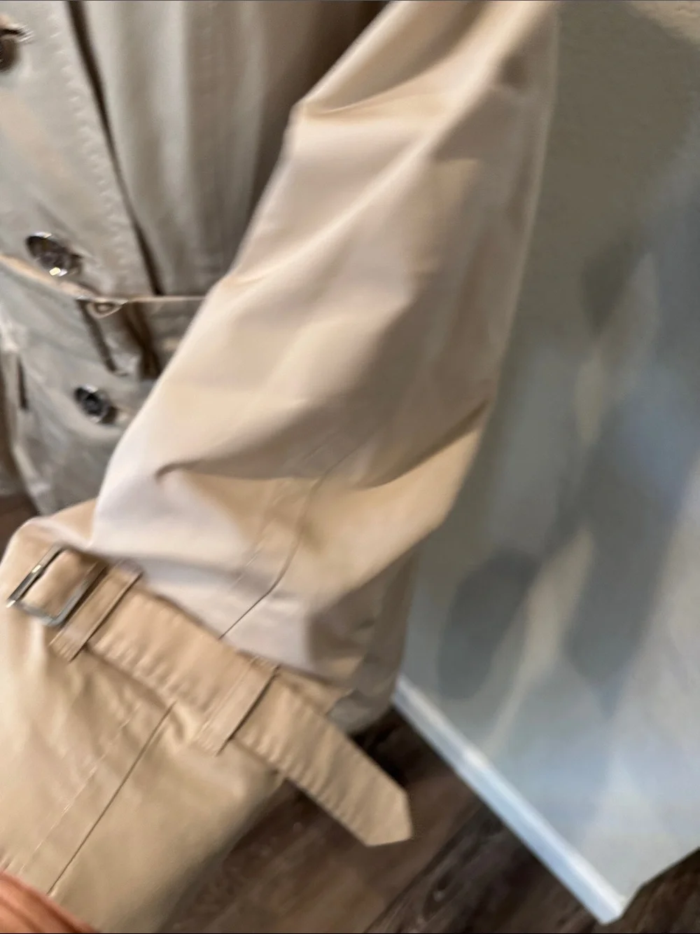 Authentic Burberry Beige Women's Trench Coat with Belt - Picture 6 of 15